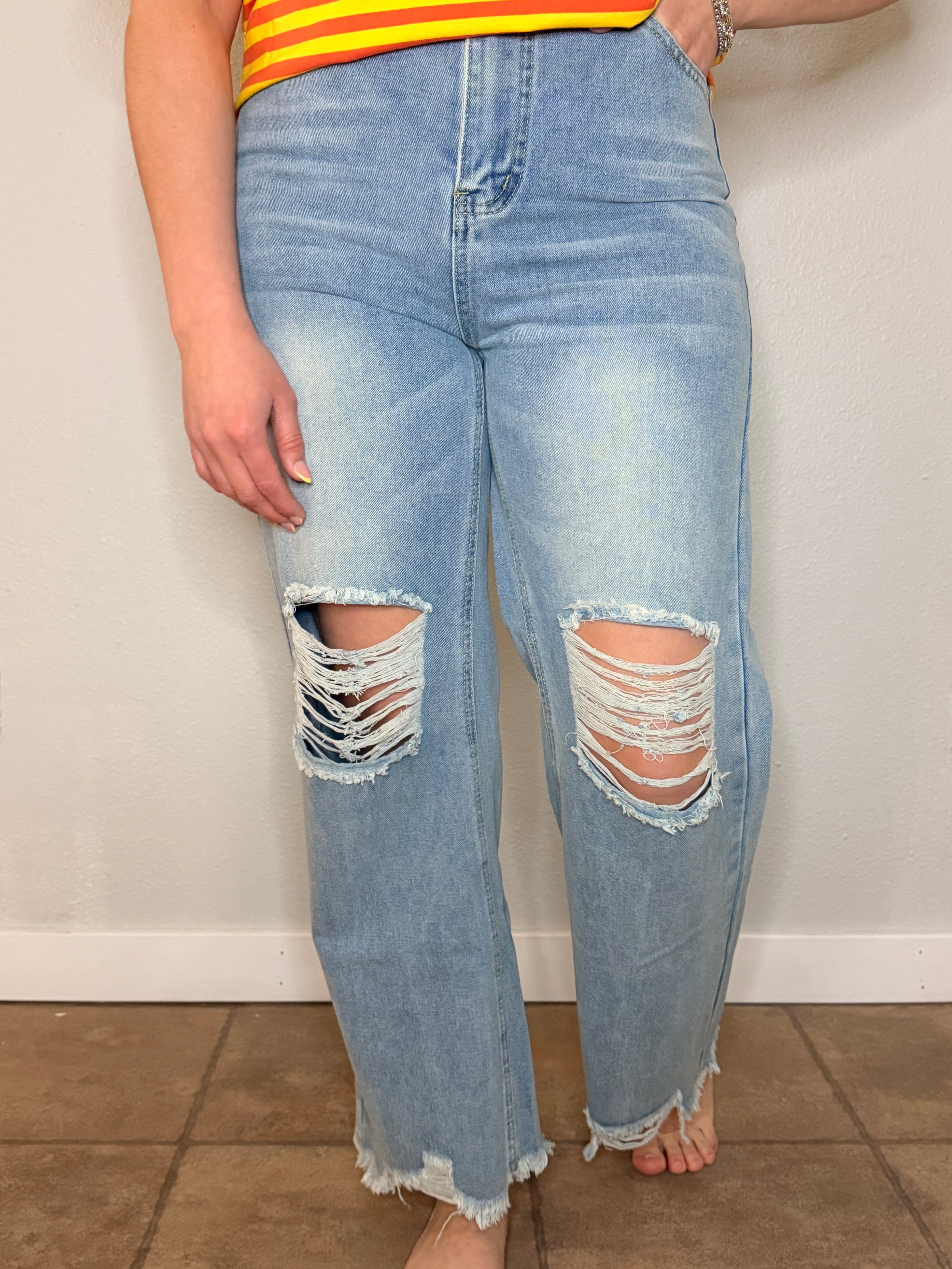 Distressed High-Wasted Jeans