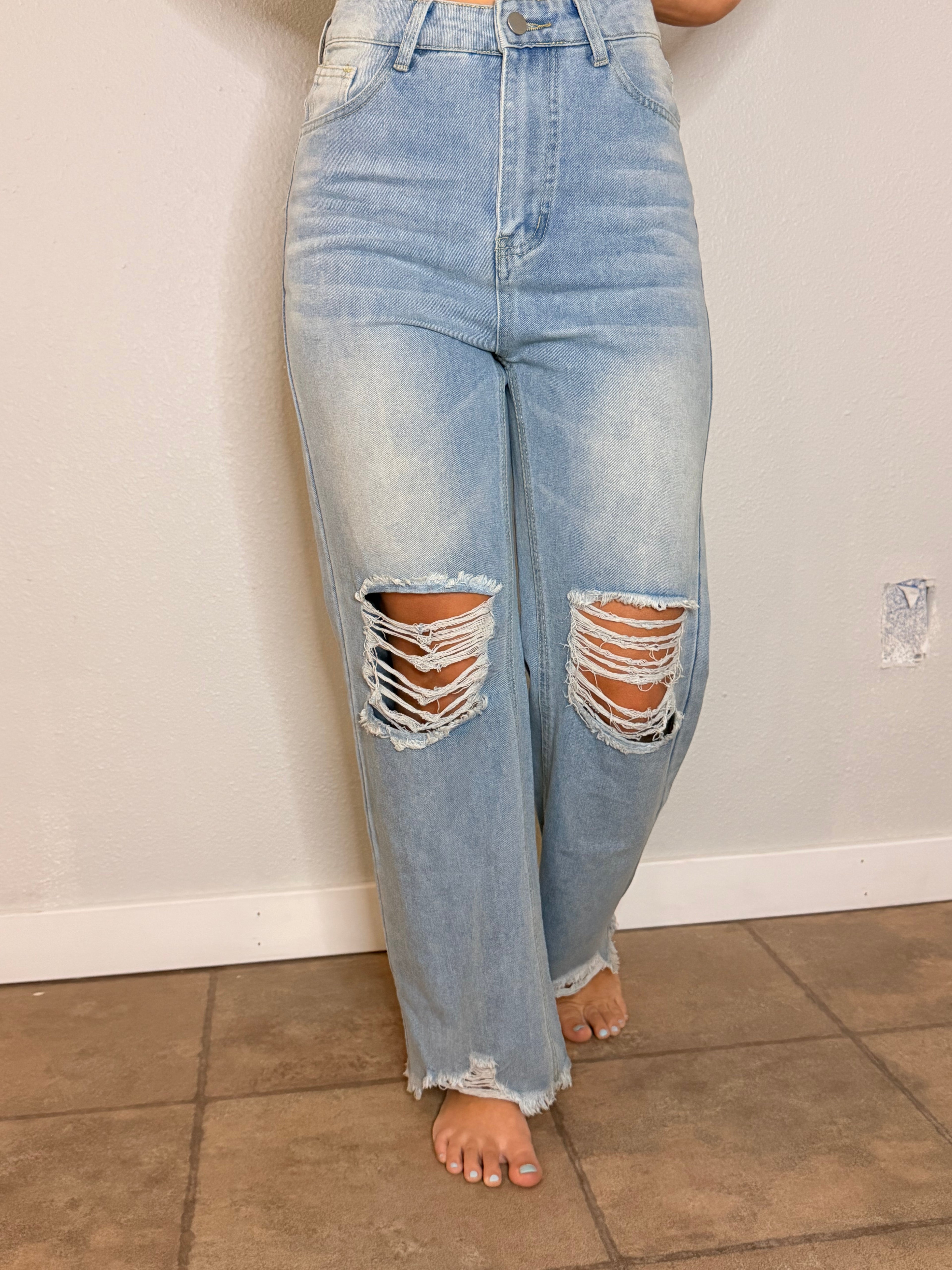 Distressed High-Wasted Jeans